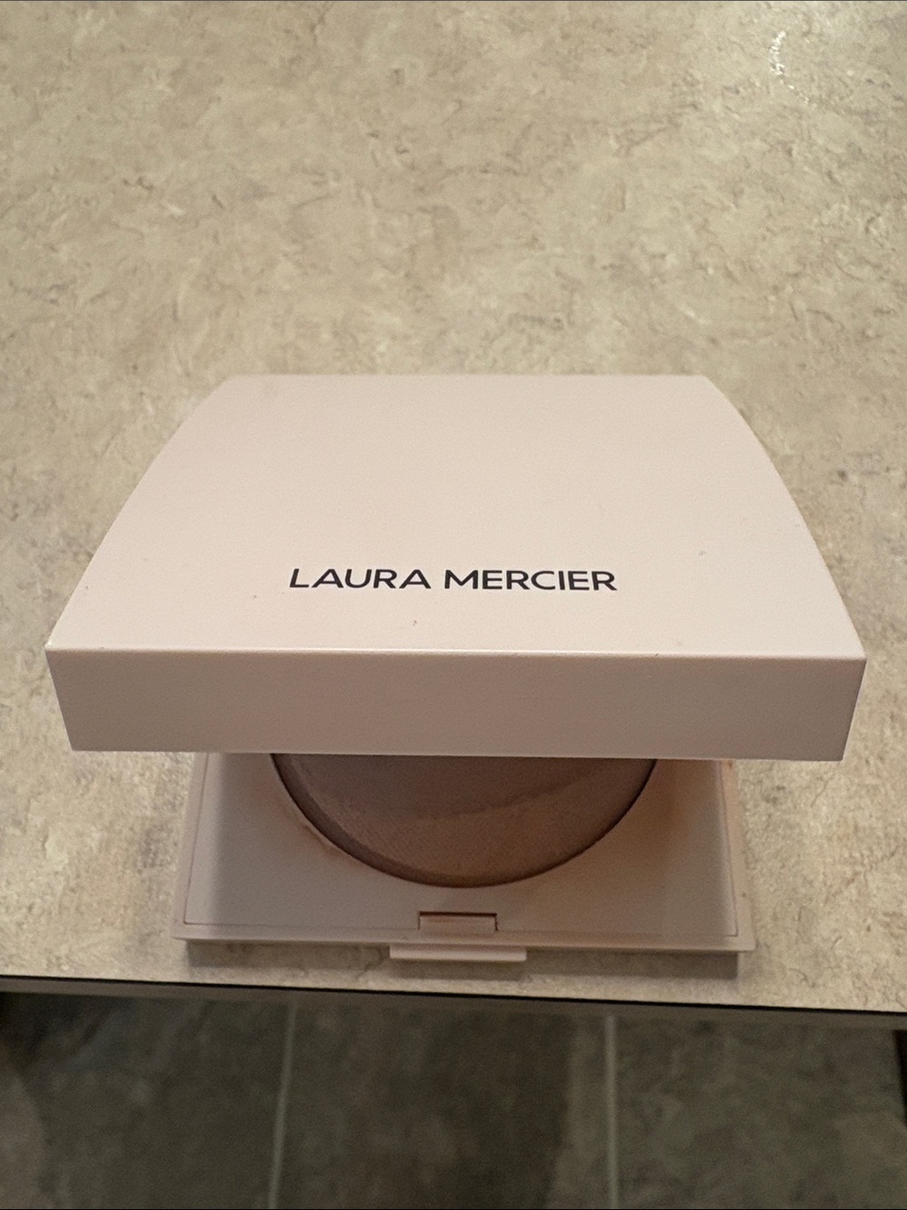 laura mercier Pressed Setting Powder Compact in Pale Pink Case with Beige Powder